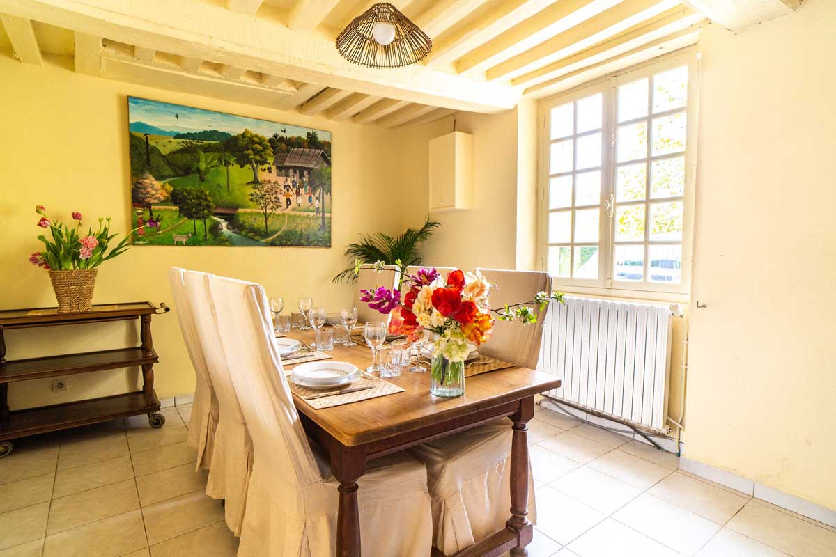 Espace salle à manger, au Cottage du Manoir d'Argentel