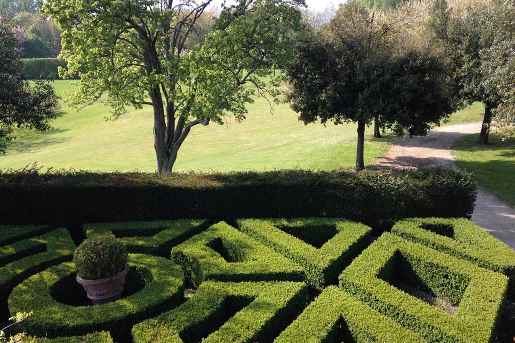 Les jardins à la Française du Manoir d'Argentel