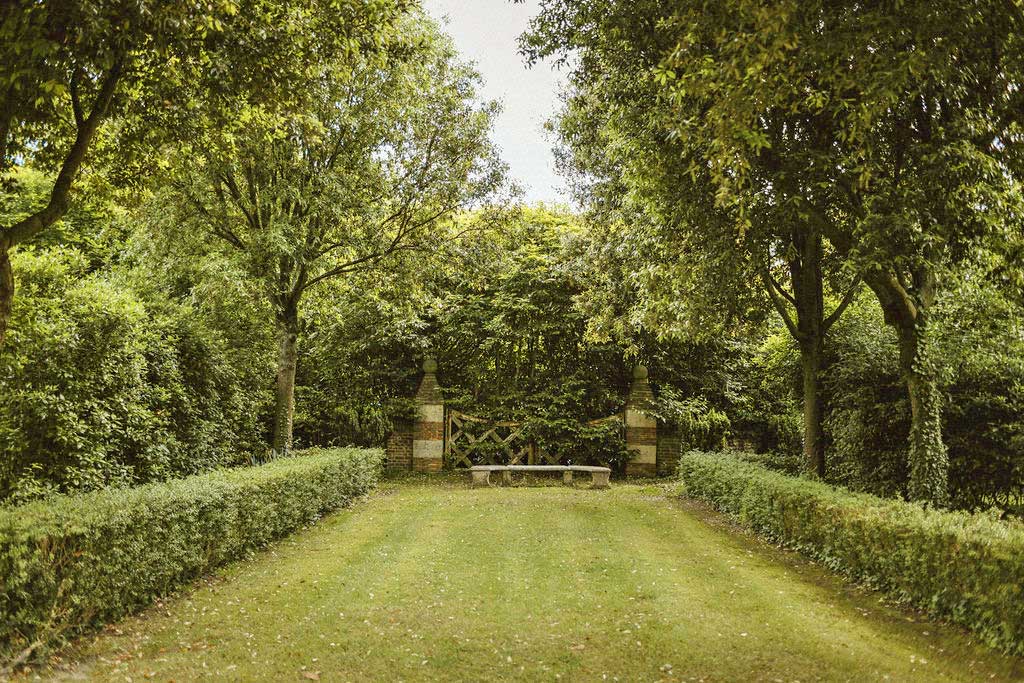 Espace de verdure dans les jardins à la Française du Manoir d'Argentel