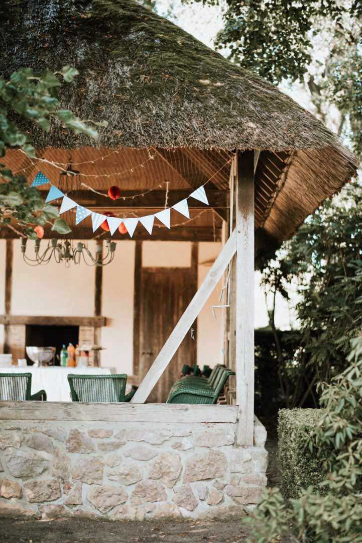 Le patio et le jardin des poteries du Manoir d'Argentel